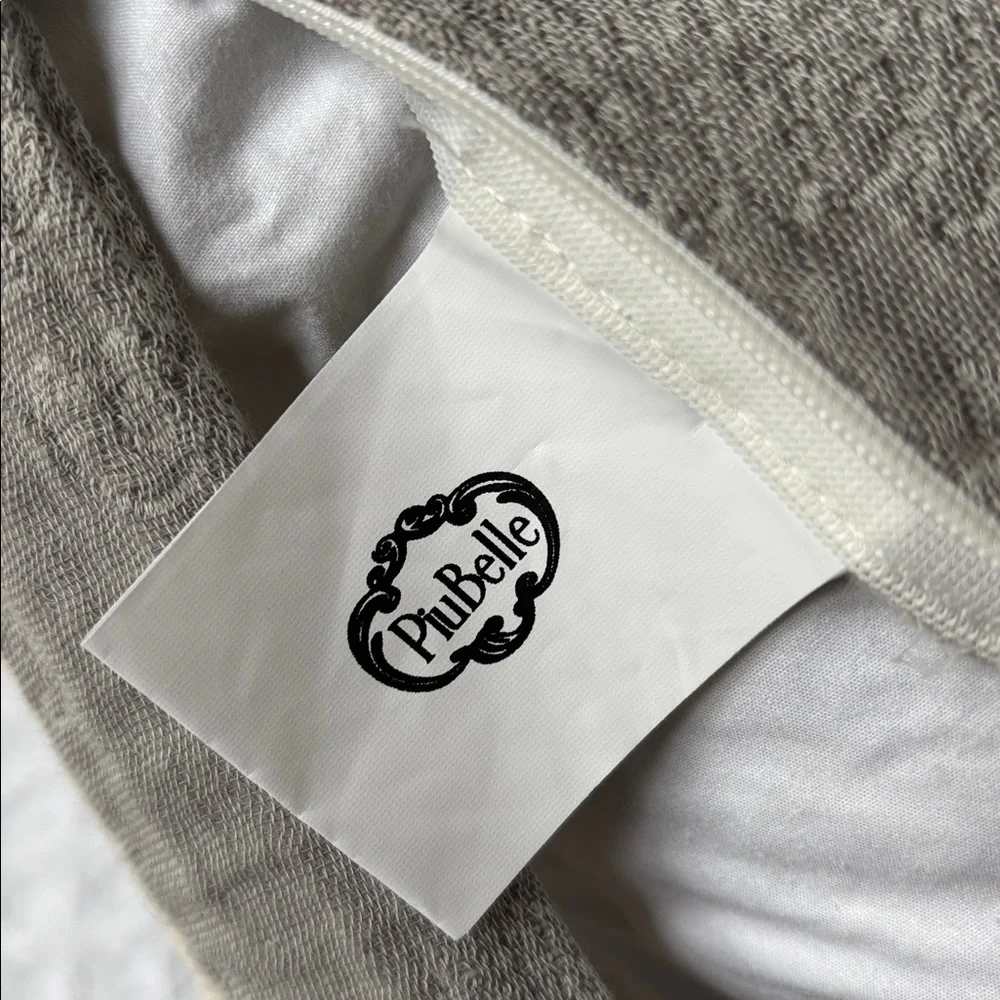 (1) Piu Belle Gray Paisley Throw Euro Sham‎ With Down Pillow Insert 26 x 26 Zip